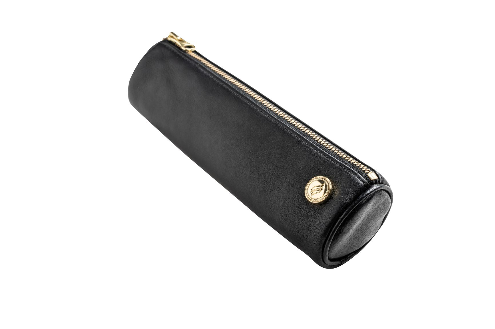 A horizontal front-facing view of the Solo Paq, focusing on the gold-toned YKK zipper and the clean, monolithic look of the black leather. The design is sleek and unisex, catering to the modern connoisseur.